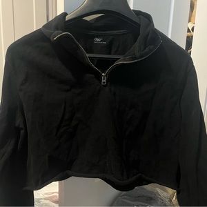 Cropped gap collar neck